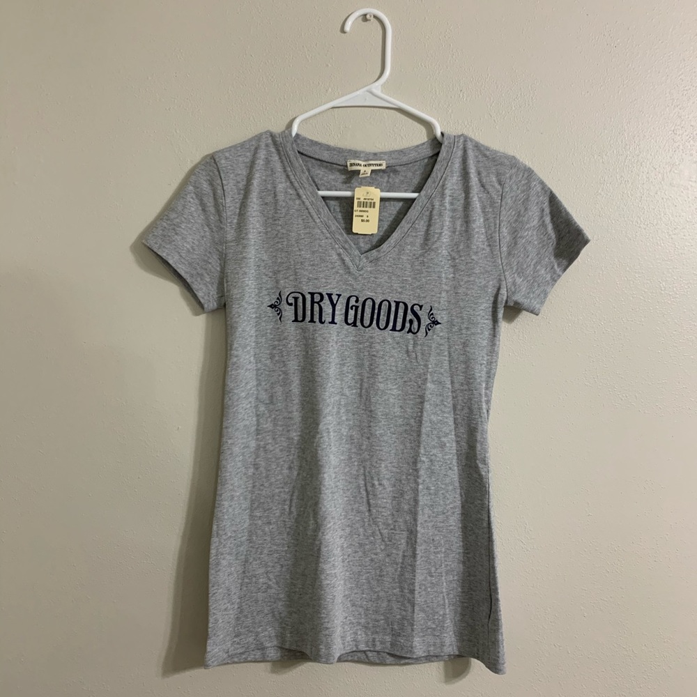 Short sleeve v-neck t-shirt